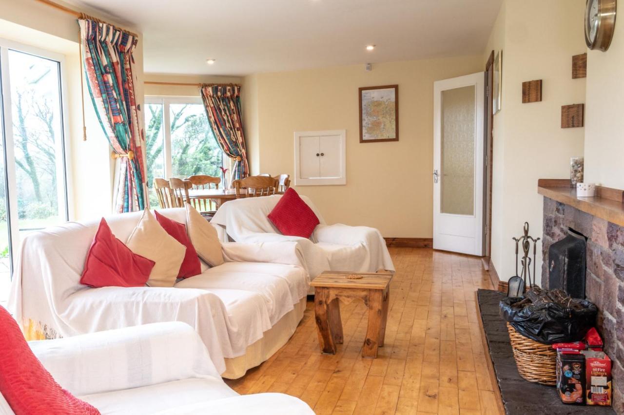 Nevins Newfield Inn Ltd มัลแรนนี ภายนอก รูปภาพ
