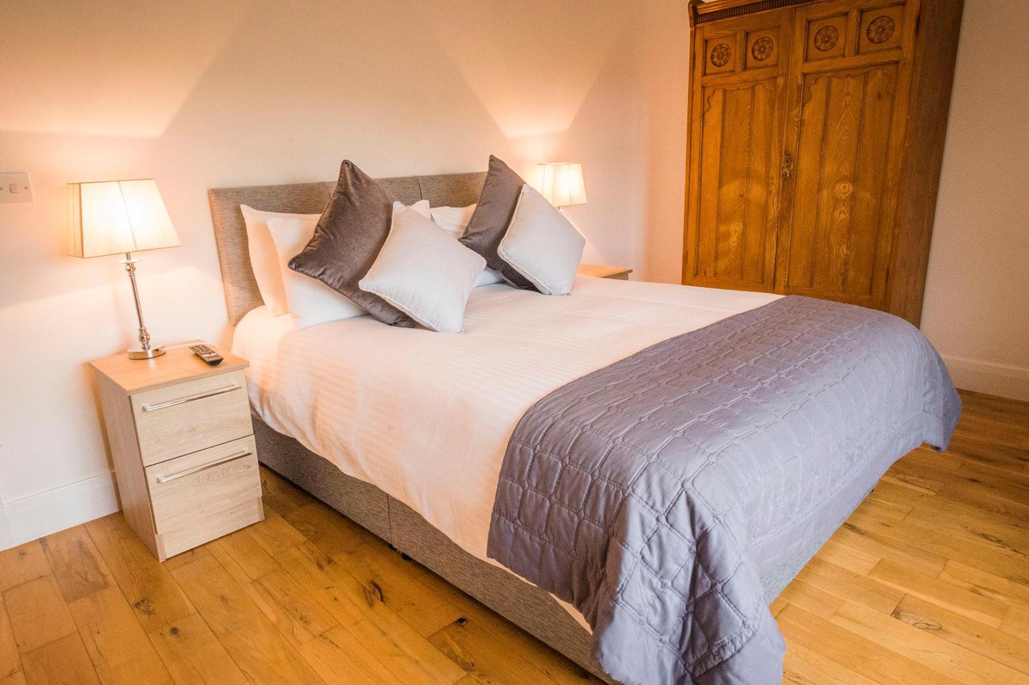 Nevins Newfield Inn Ltd มัลแรนนี ภายนอก รูปภาพ