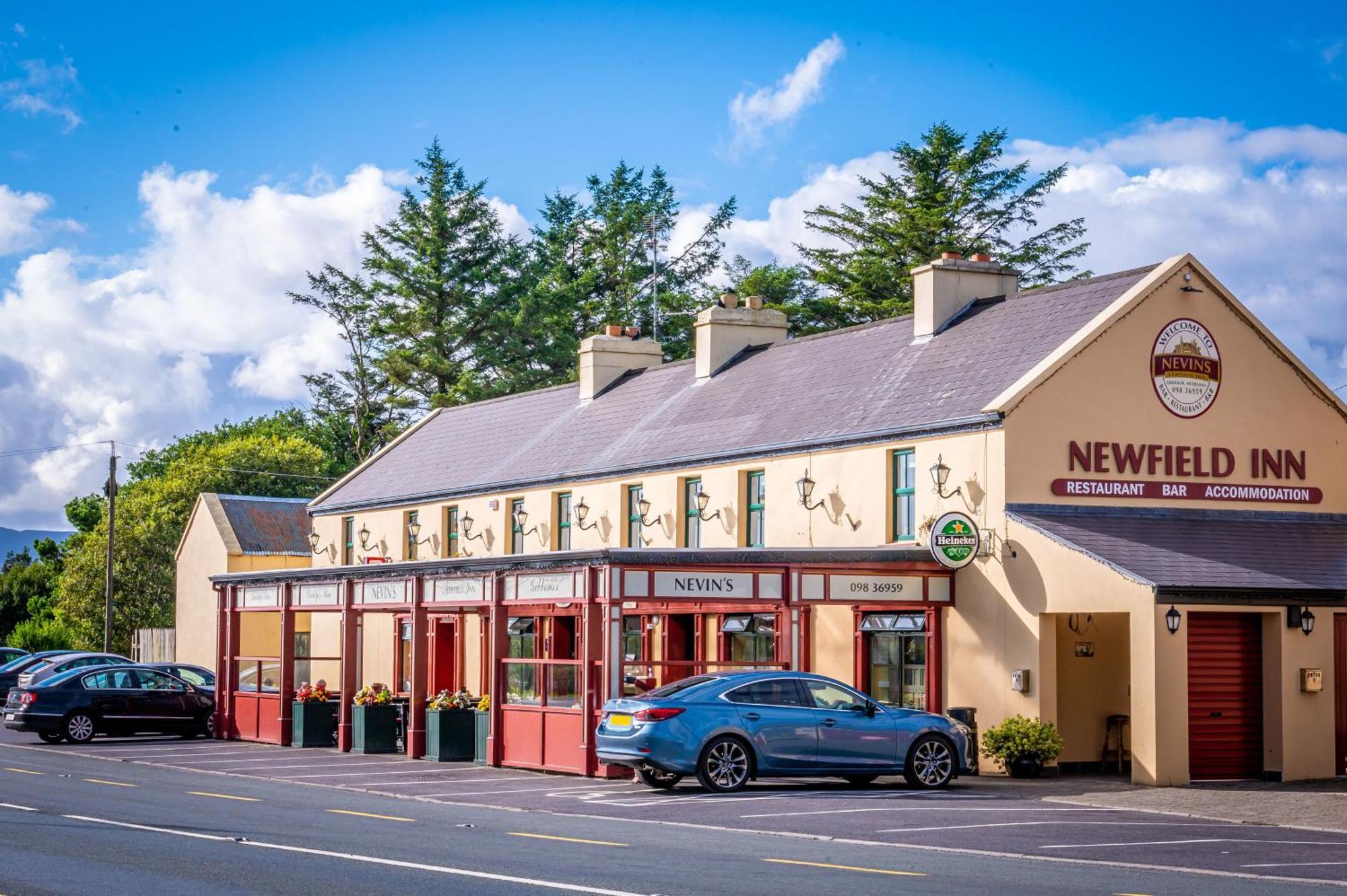 Nevins Newfield Inn Ltd มัลแรนนี ภายนอก รูปภาพ