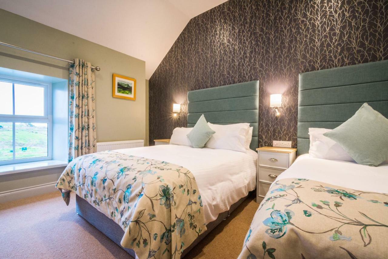 Nevins Newfield Inn Ltd มัลแรนนี ภายนอก รูปภาพ